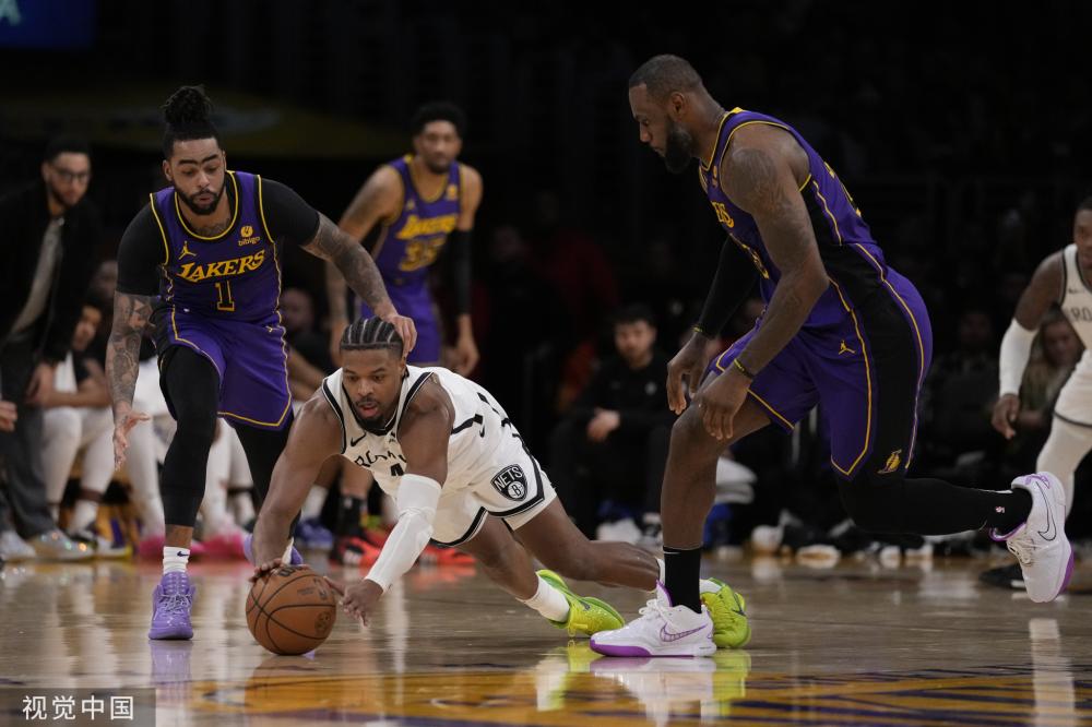 场上展现出 场上展现出