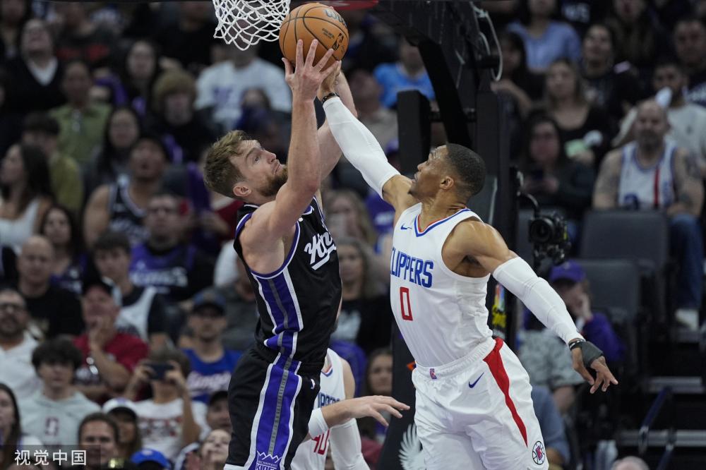 对于荷甲球 对于荷甲球